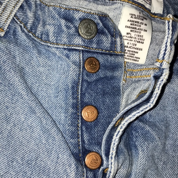 Arizona Jean cutoffs - Picture 4 of 4